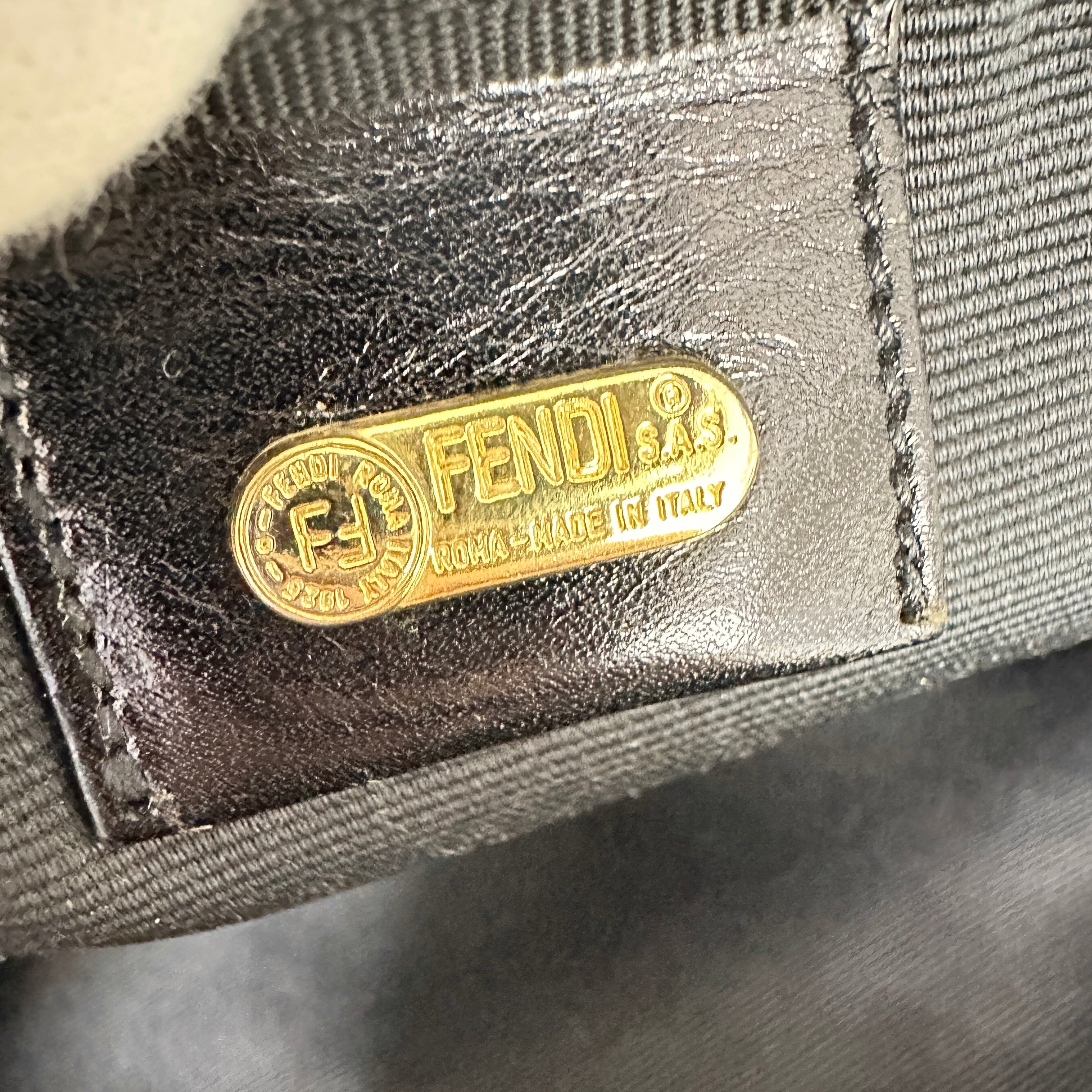 FENDI フェンディ ショルダーバッグ