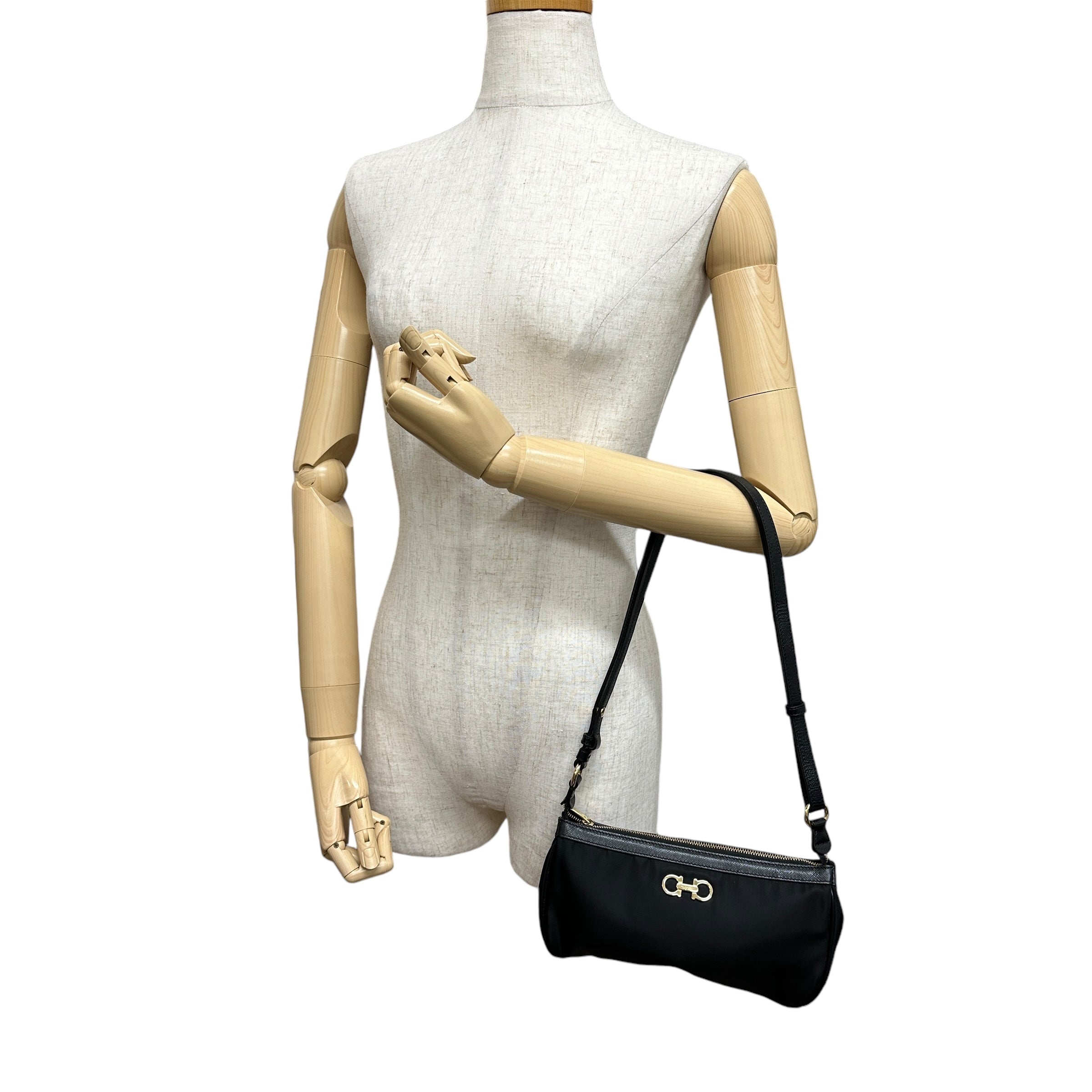 Salvatore Ferragamo フェラガモ ショルダーバッグ