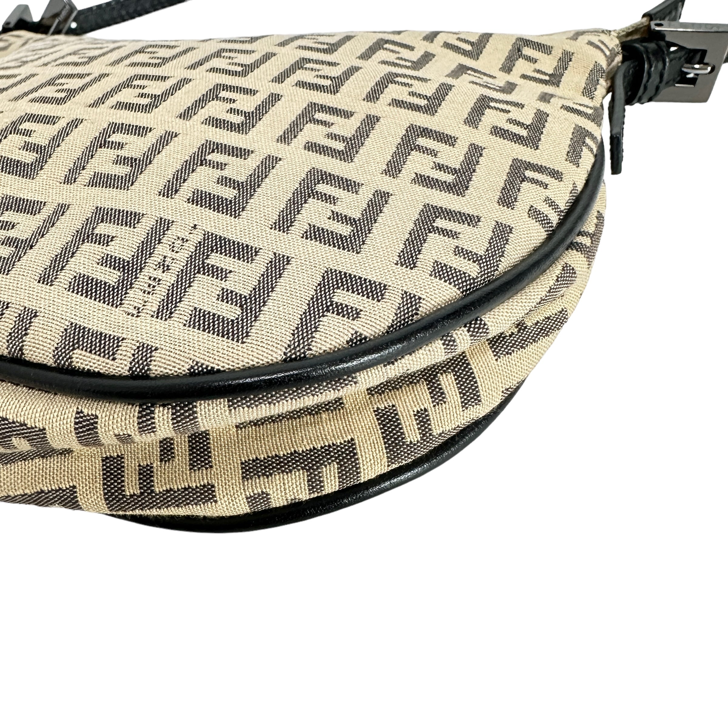 FENDI フェンディ ズッキーノ ショルダーバッグ