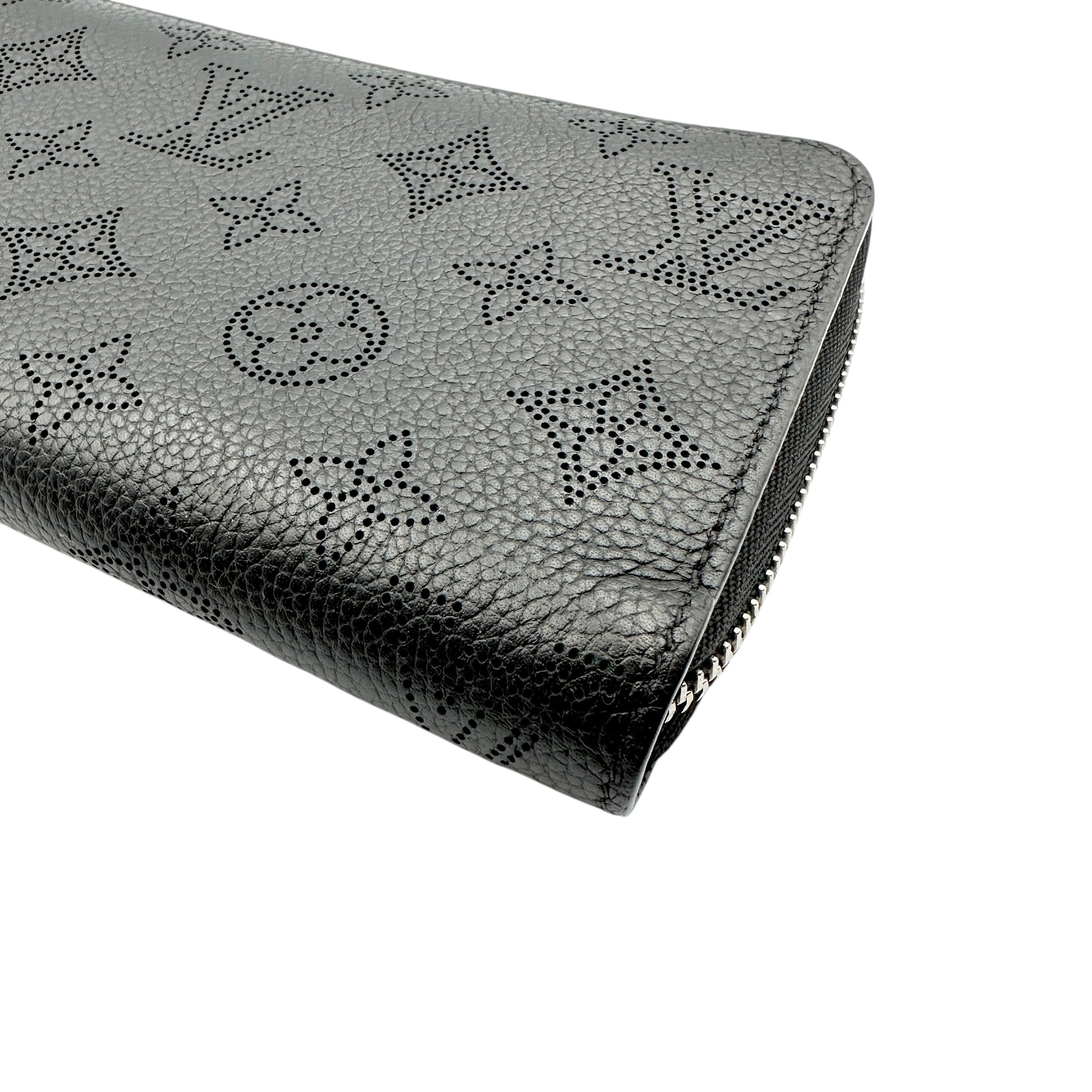 LOUIS VUITTON ルイ・ヴィトン マヒナ ジッピーウォレット