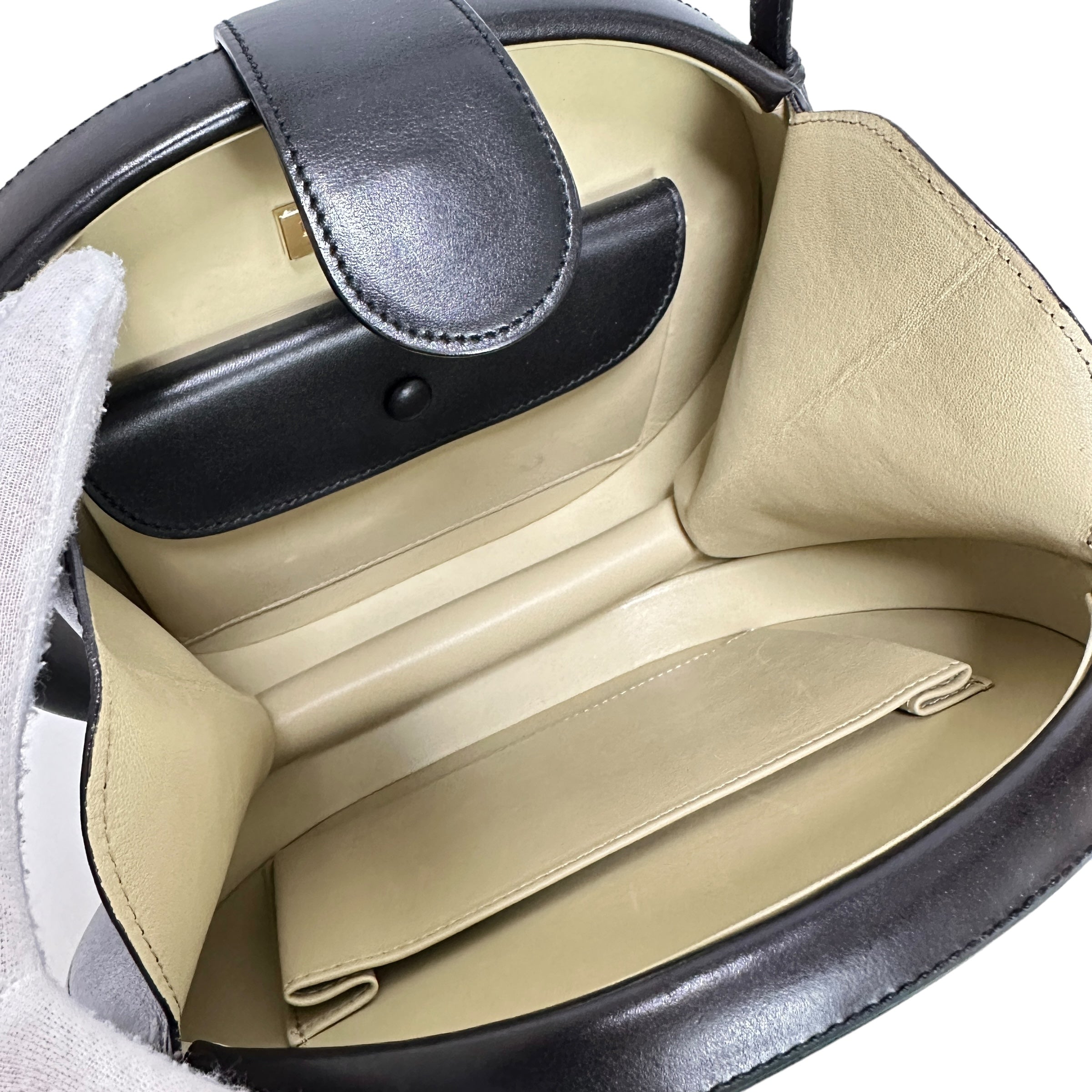 LOEWE ロエベ ラウンドレザーハンドバッグ