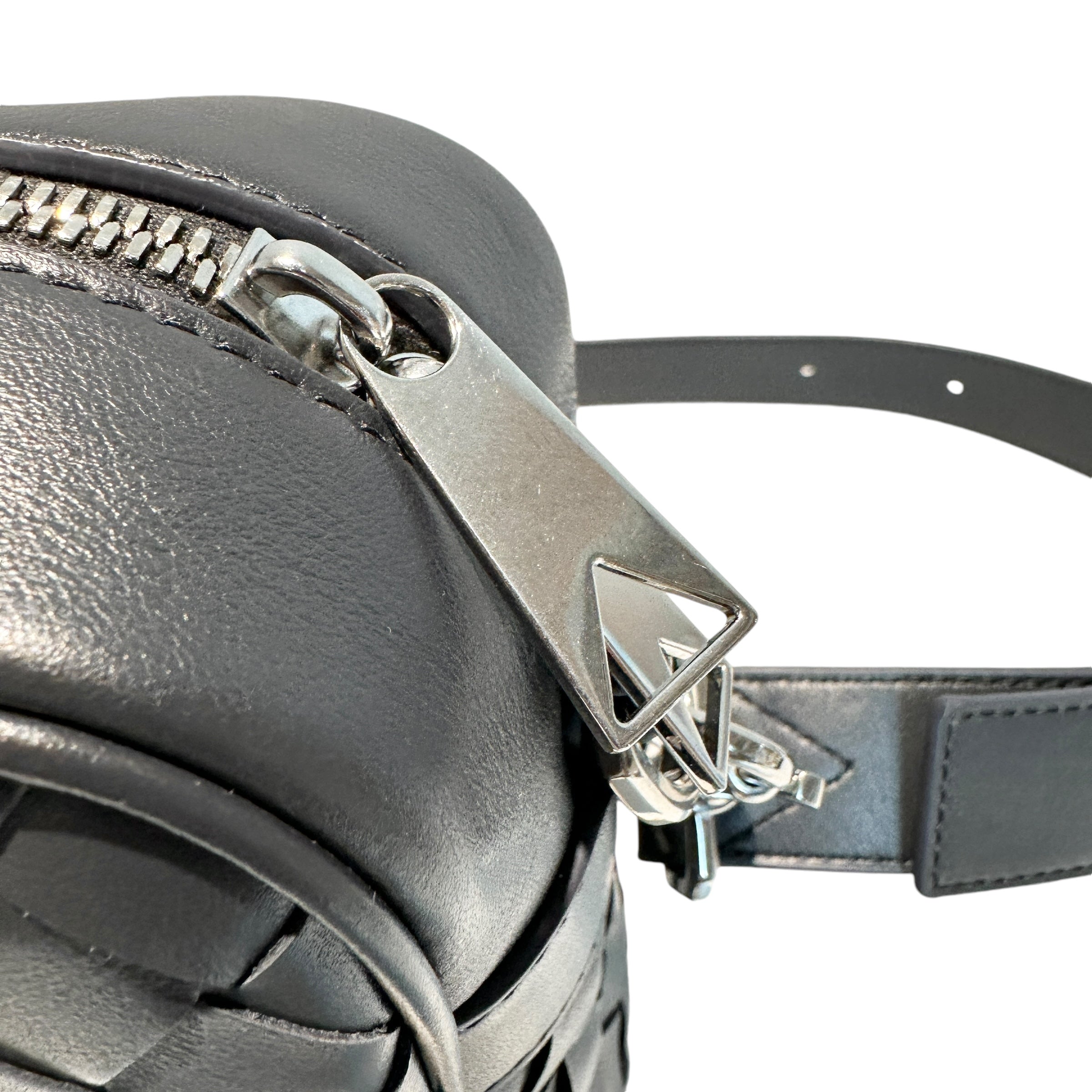 Bottega Veneta ボッテガ・ヴェネタ イントレチャート カメラバッグ