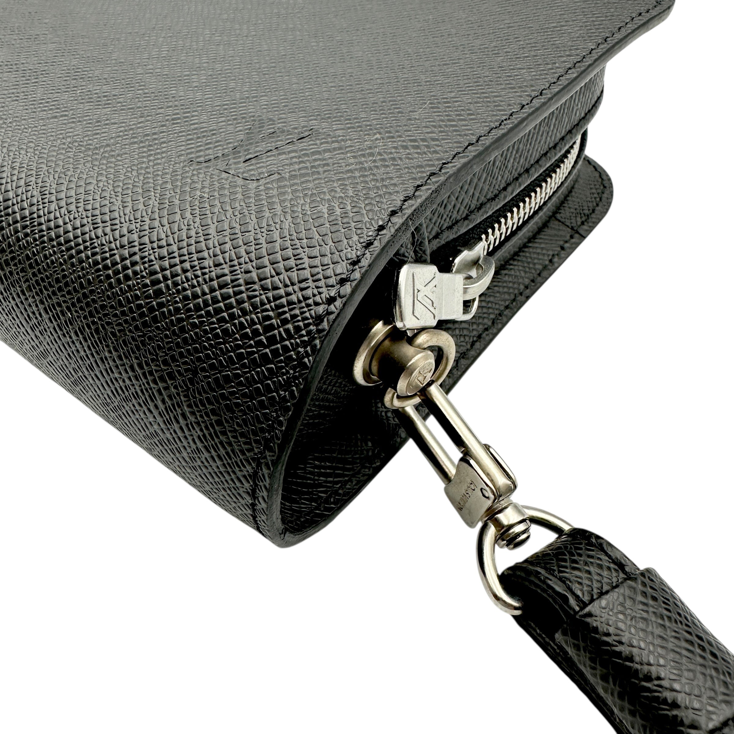 LOUIS VUITTON ルイ・ヴィトン タイガ バイカル セカンドバッグ ブラック