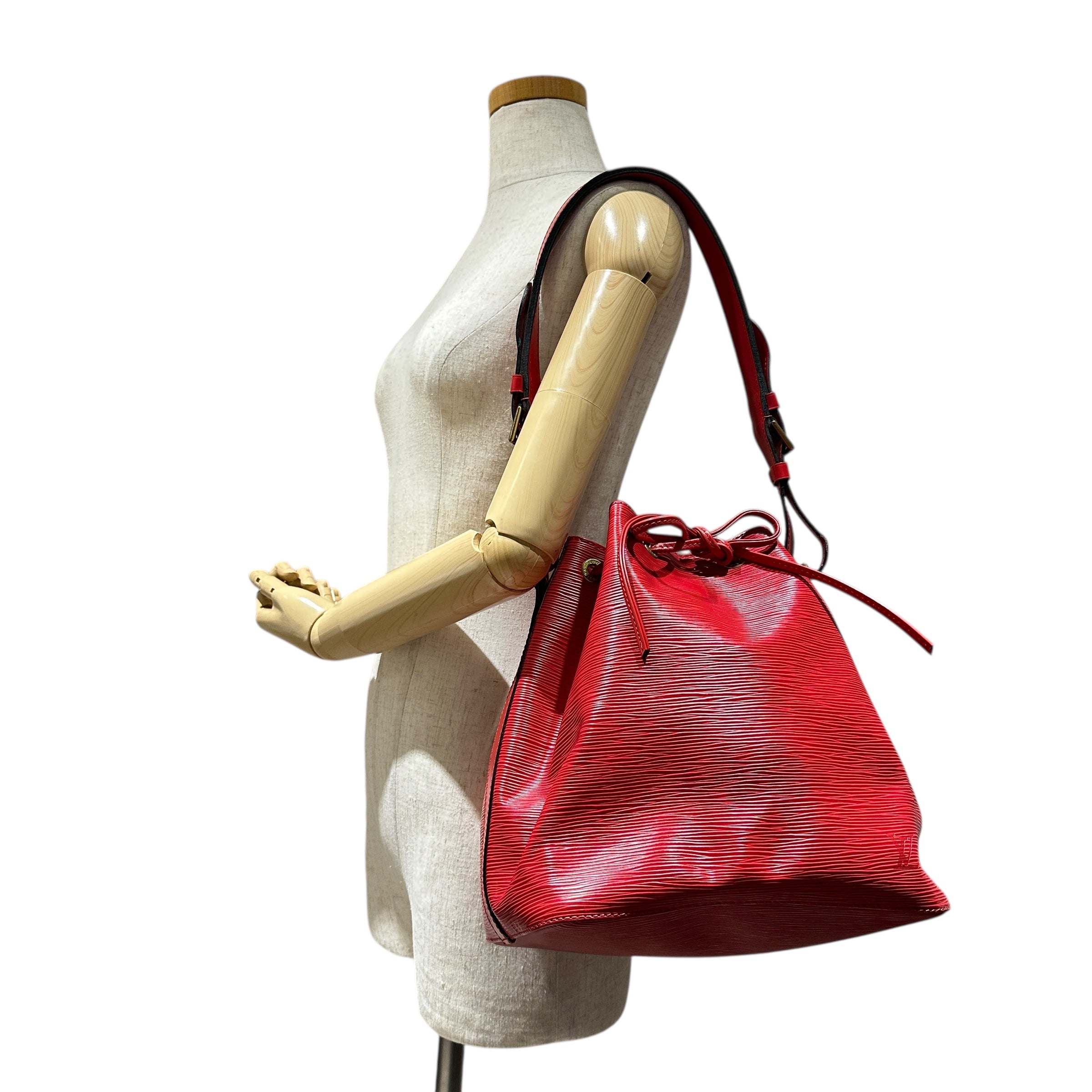 LOUIS VUITTON ルイ・ヴィトン エピ プチノエ
