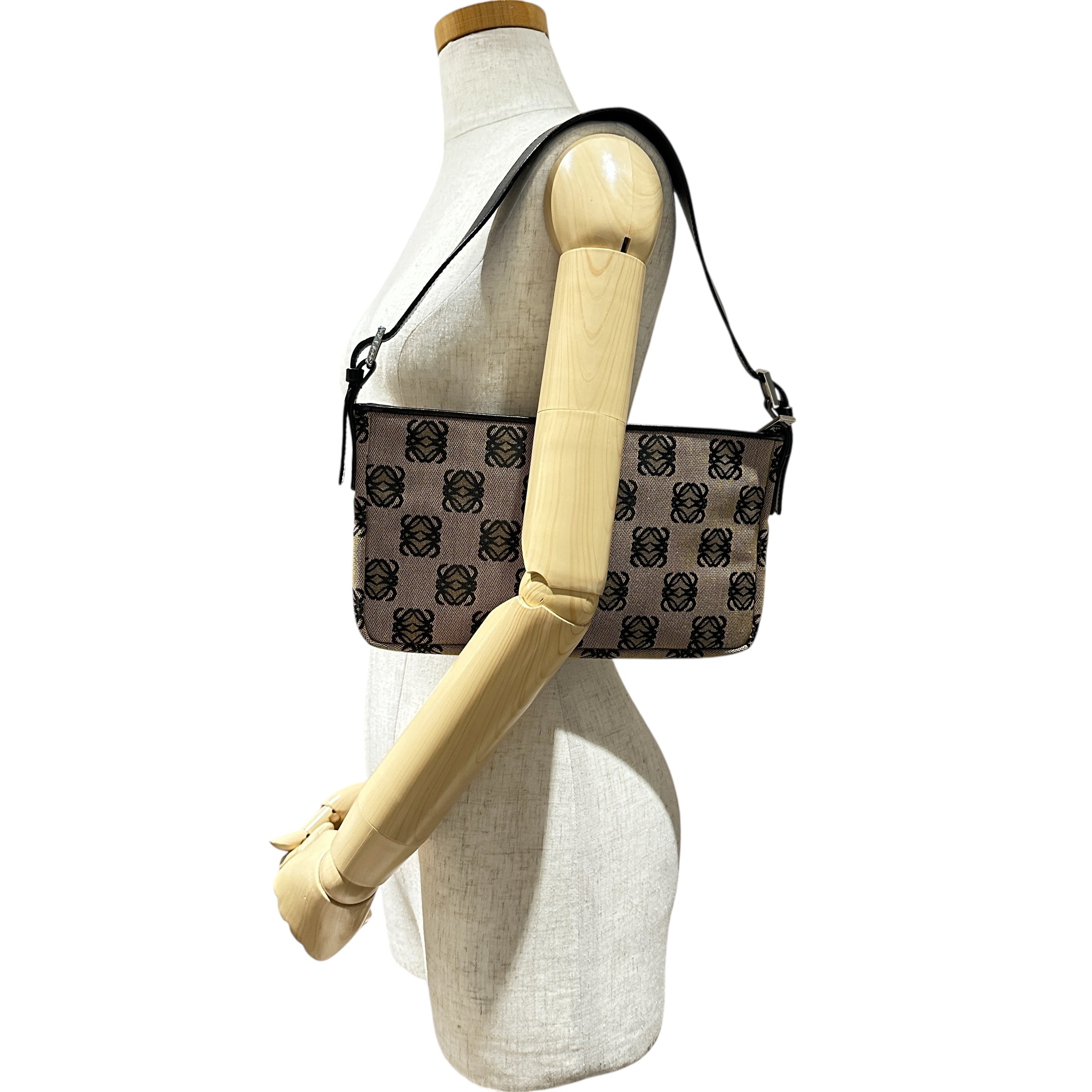 LOEWE ロエベ アナグラム ワンショルダーバッグ